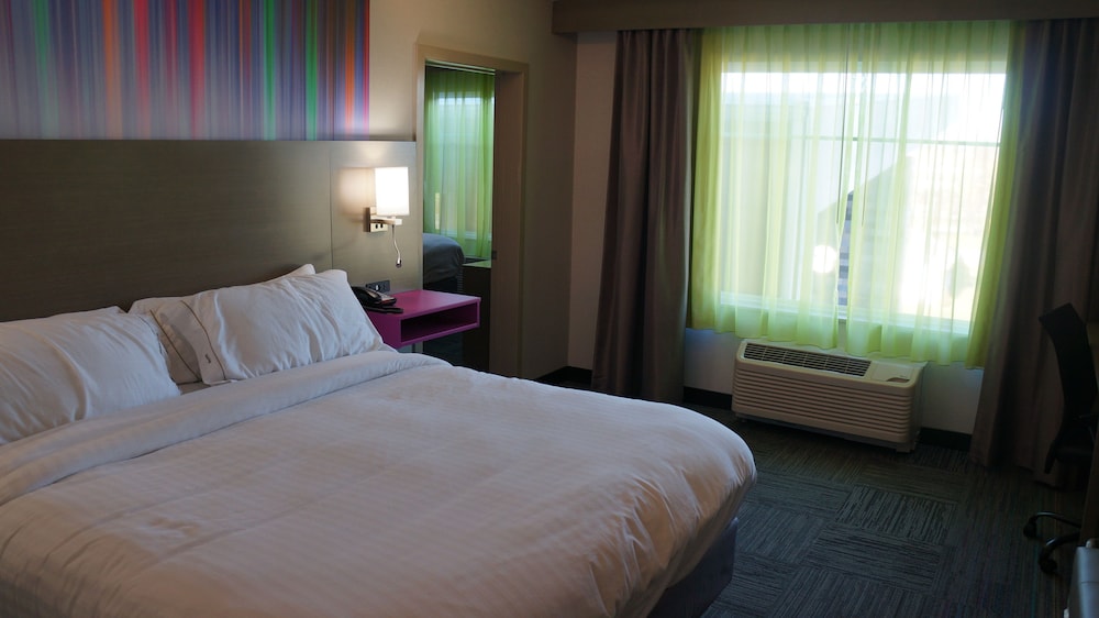 Holiday Inn Express Suites Shippensburg 27/65