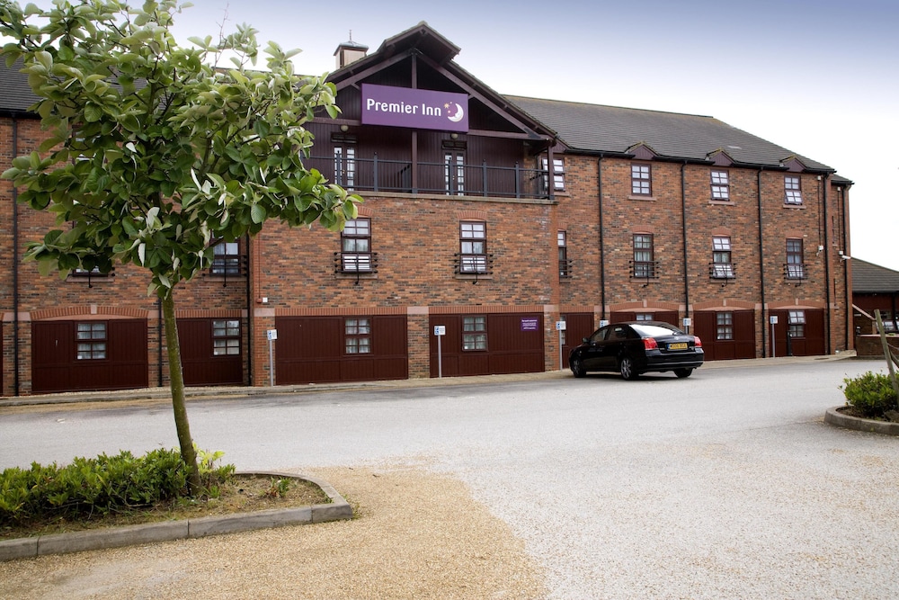 Premier Inn Milton Keynes South West (Furzton Lake) 23/31