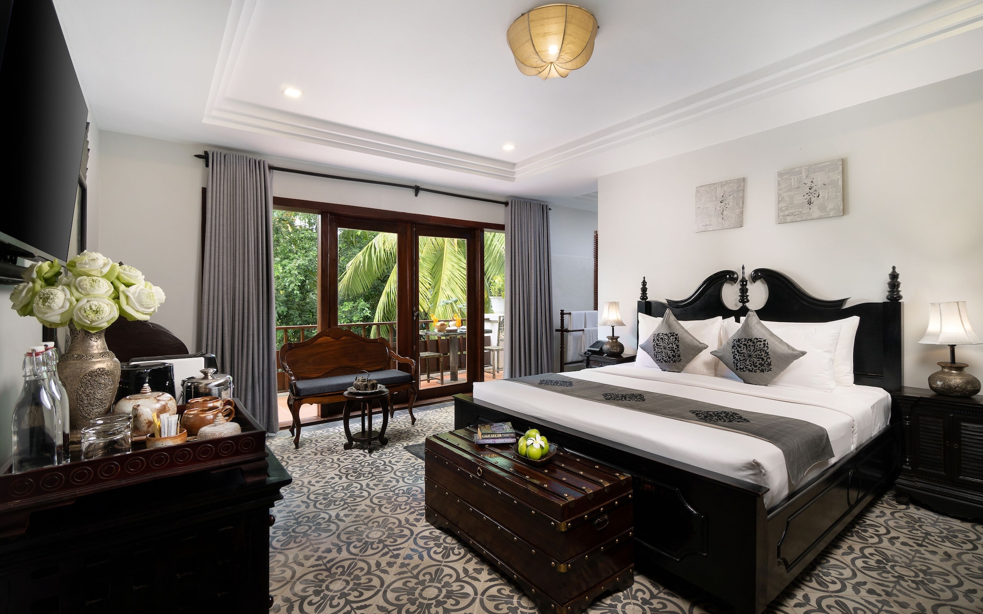 HONEYMOON, HISTORICAL, ROMANTIC, SUITE