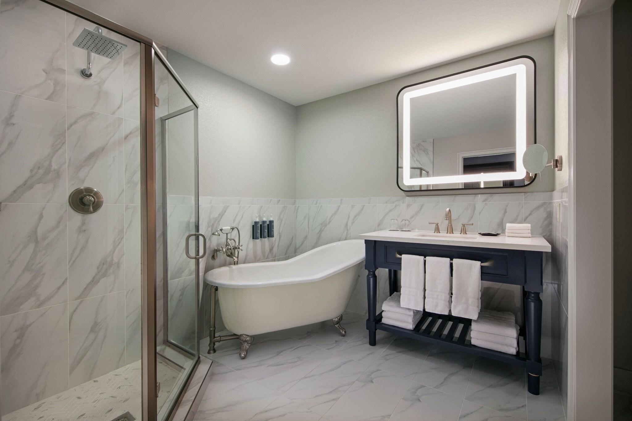 غرفة بإطلالة على النهر، The Westin Sacramento Riverfront Hotel & Spa 3/3