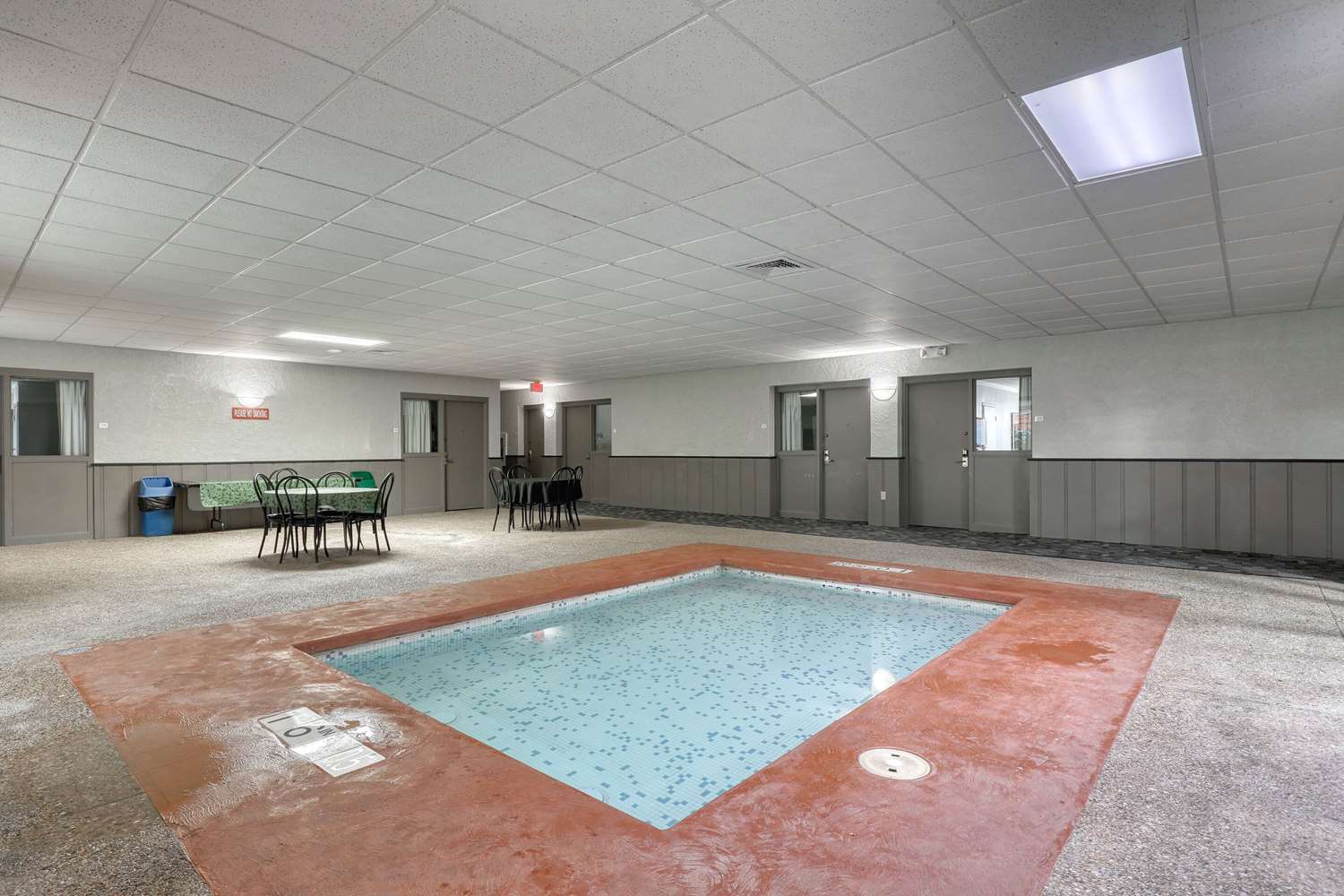 Quality Inn & Suites Green Bay Downtown 15/25