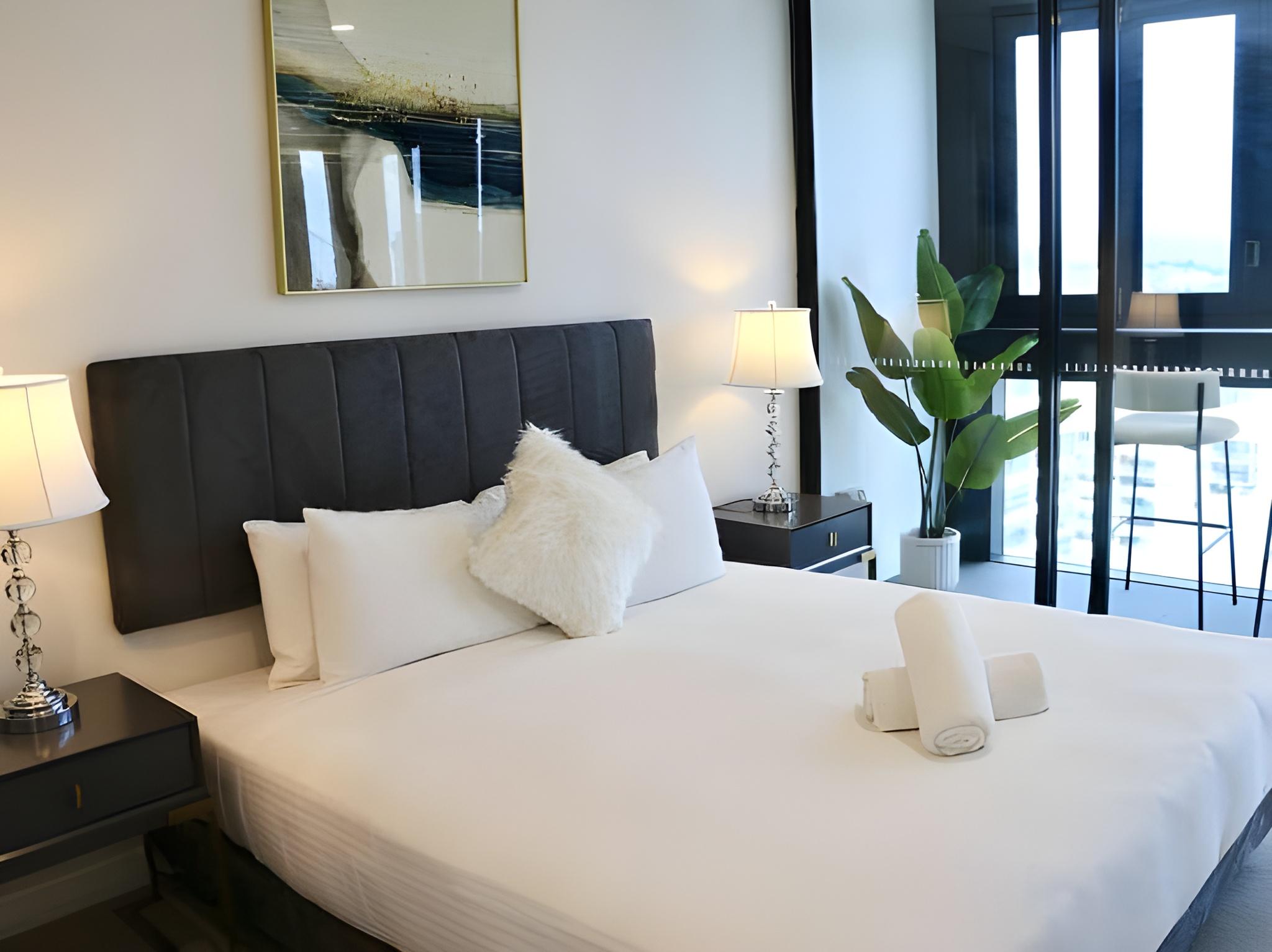 2 BEDROOMS, URBAN VIEW