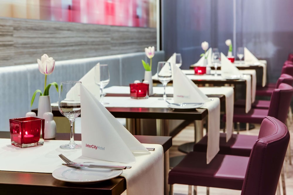 Intercityhotel Hamburg Dammtor 43/59