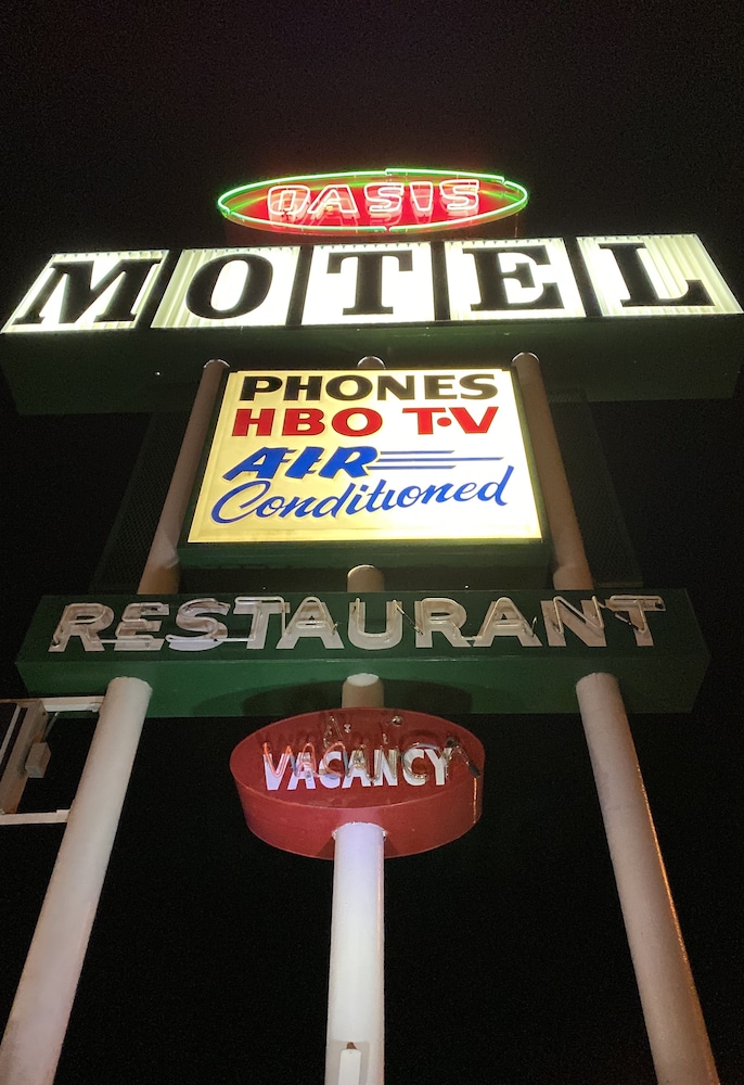 Oasis Botique Motel 2/23