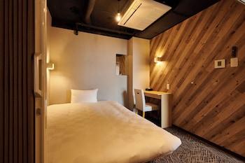 Capsule, King Bed