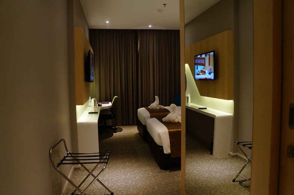 Greens Hotel And Suites 19/65
