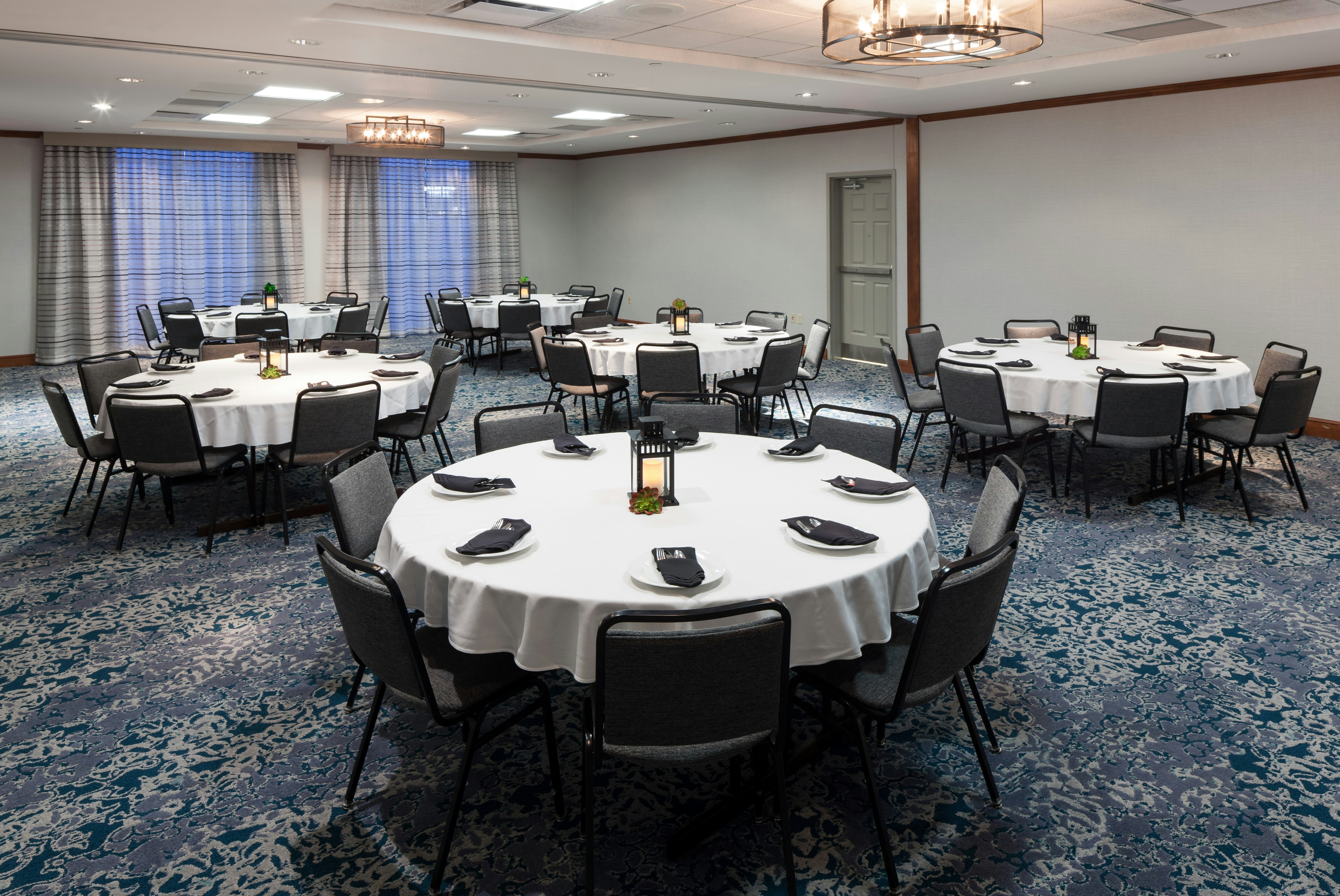 Hilton Garden Inn Naperville/Warrenville 17/19