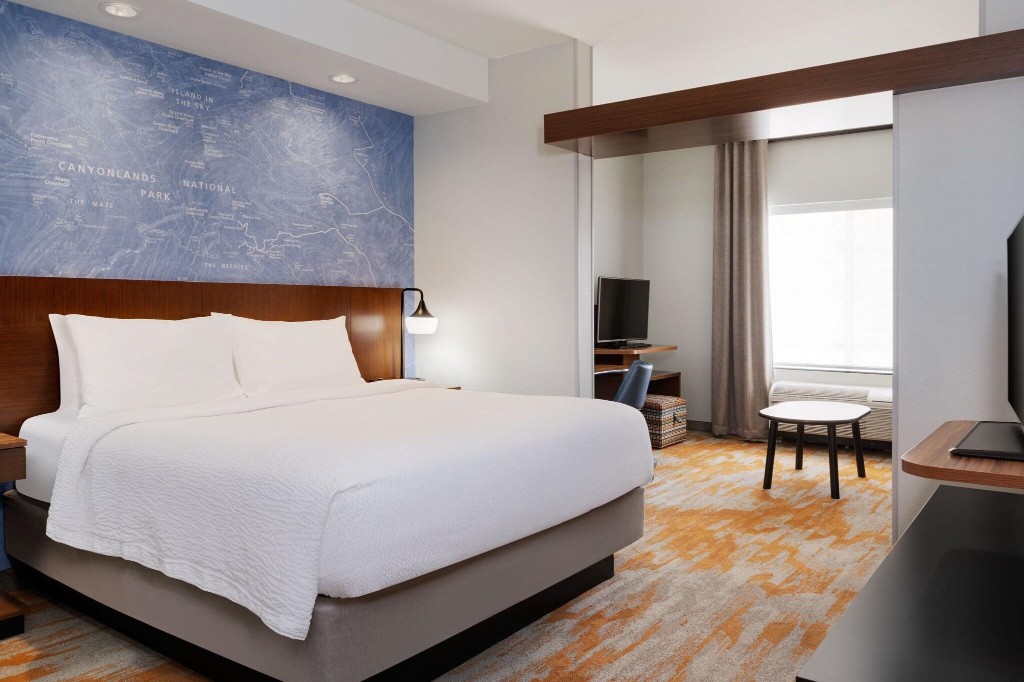 Studio, King Bed, Accessible