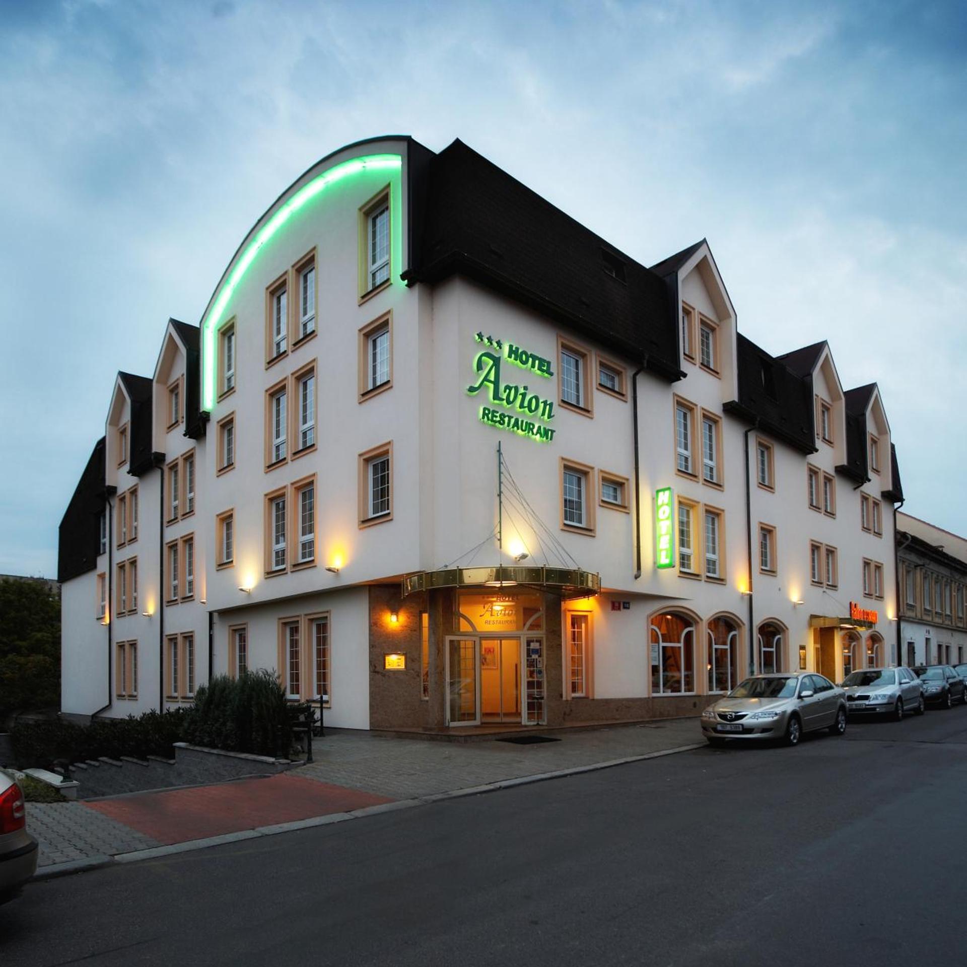 Hotel Avion 3/51