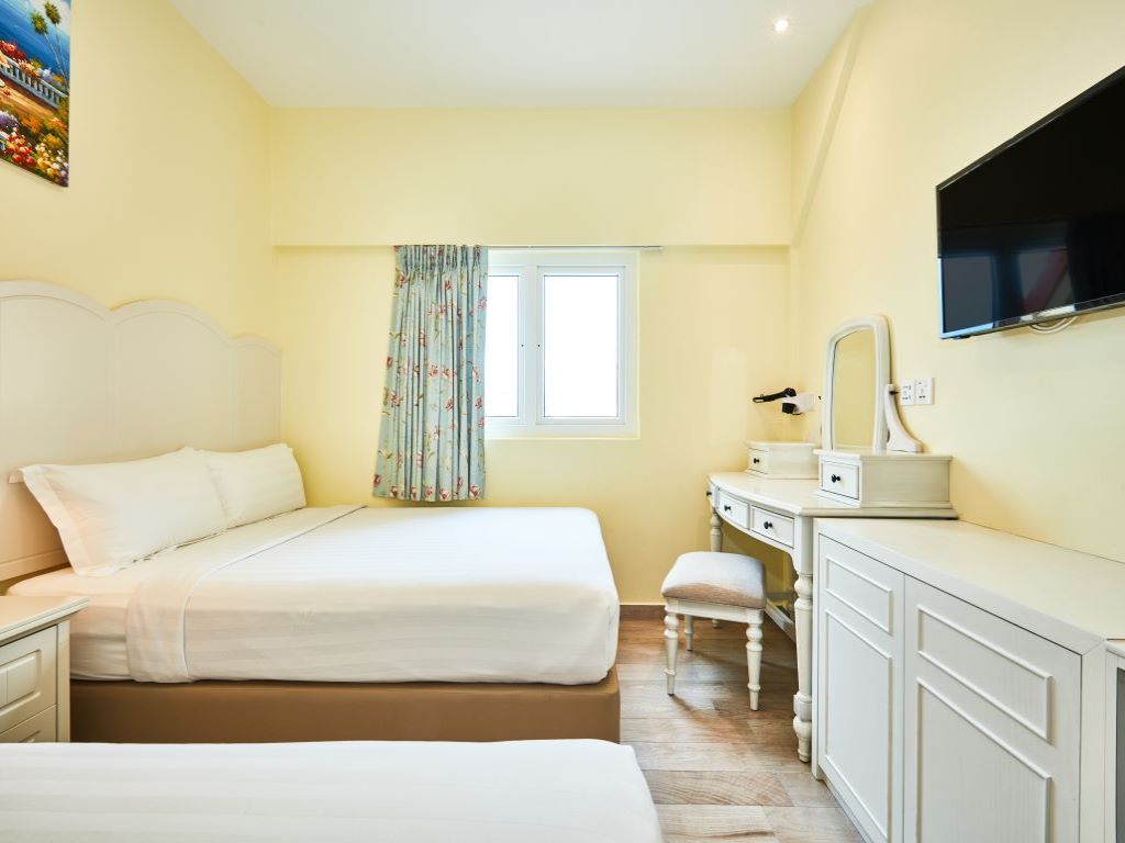 SUPERIOR, 1 DOUBLE AND 1 SINGLE BED