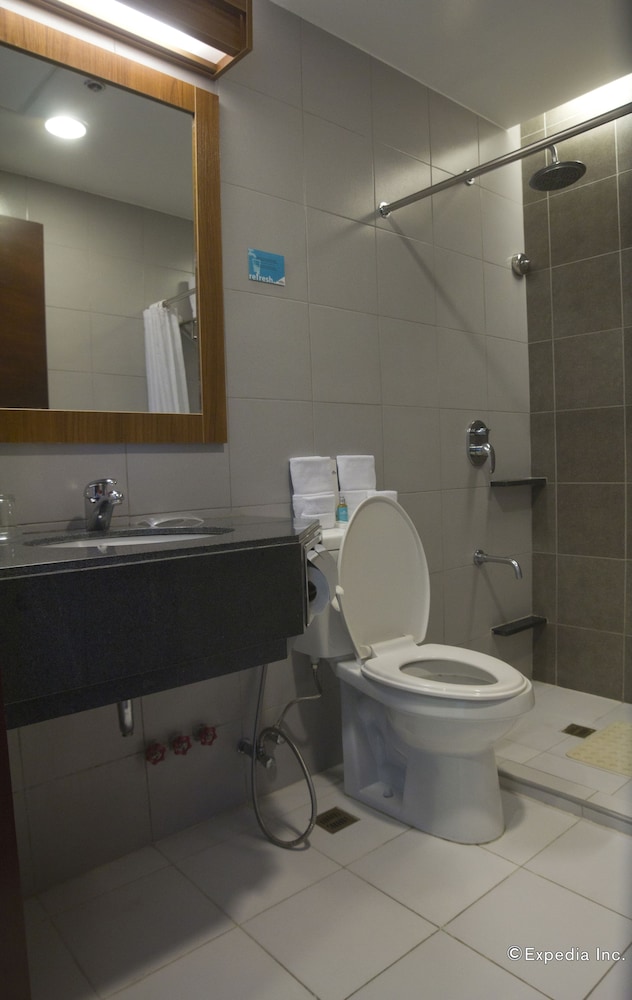 Microtel By Wyndham Up Technohub 7/29