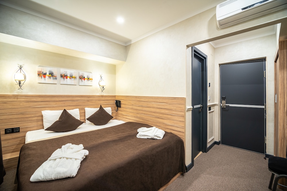 Mildom Premium Hotel 18/45