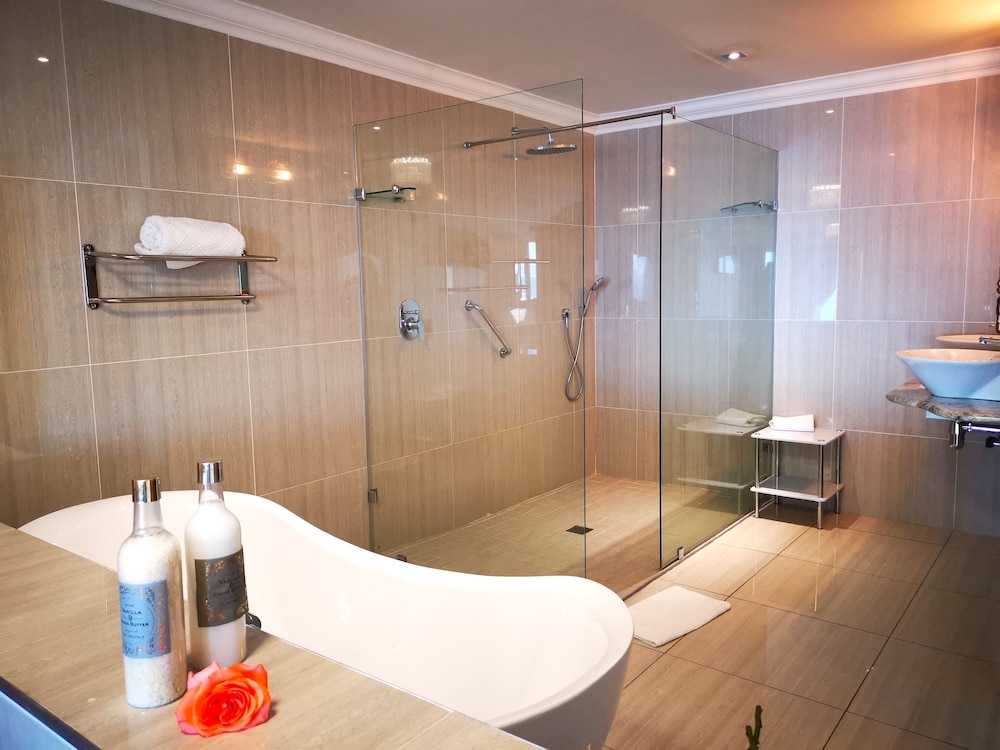 Misty Waves Boutique Hotel 78/79