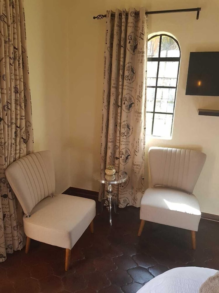 Airport Tower Lodge 24/47