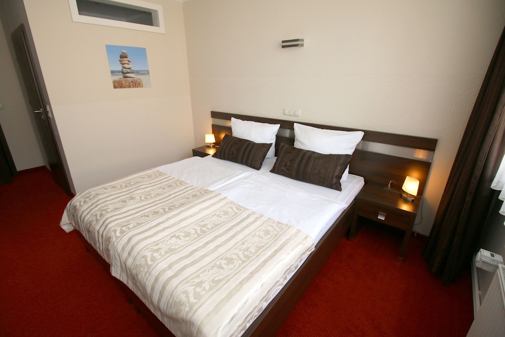 home Hotel 4/40