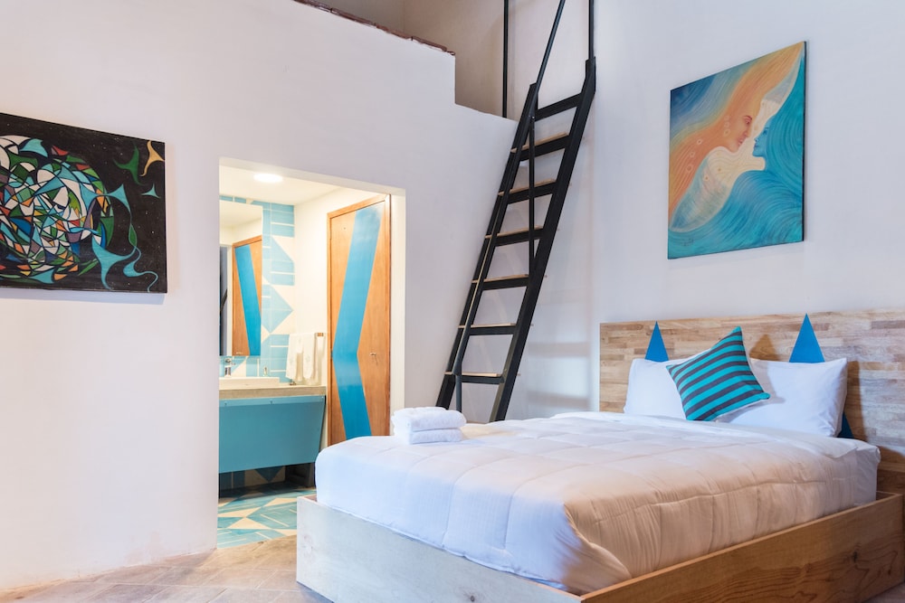 Adra Hostel 12/50