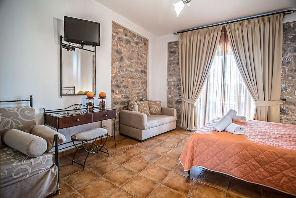Vathi Hotel 12/50