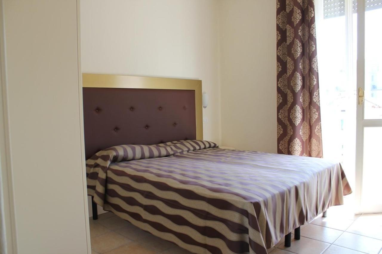 Marina Hotel 20/46