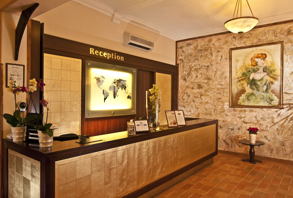 Hotel Praga 1 9/44