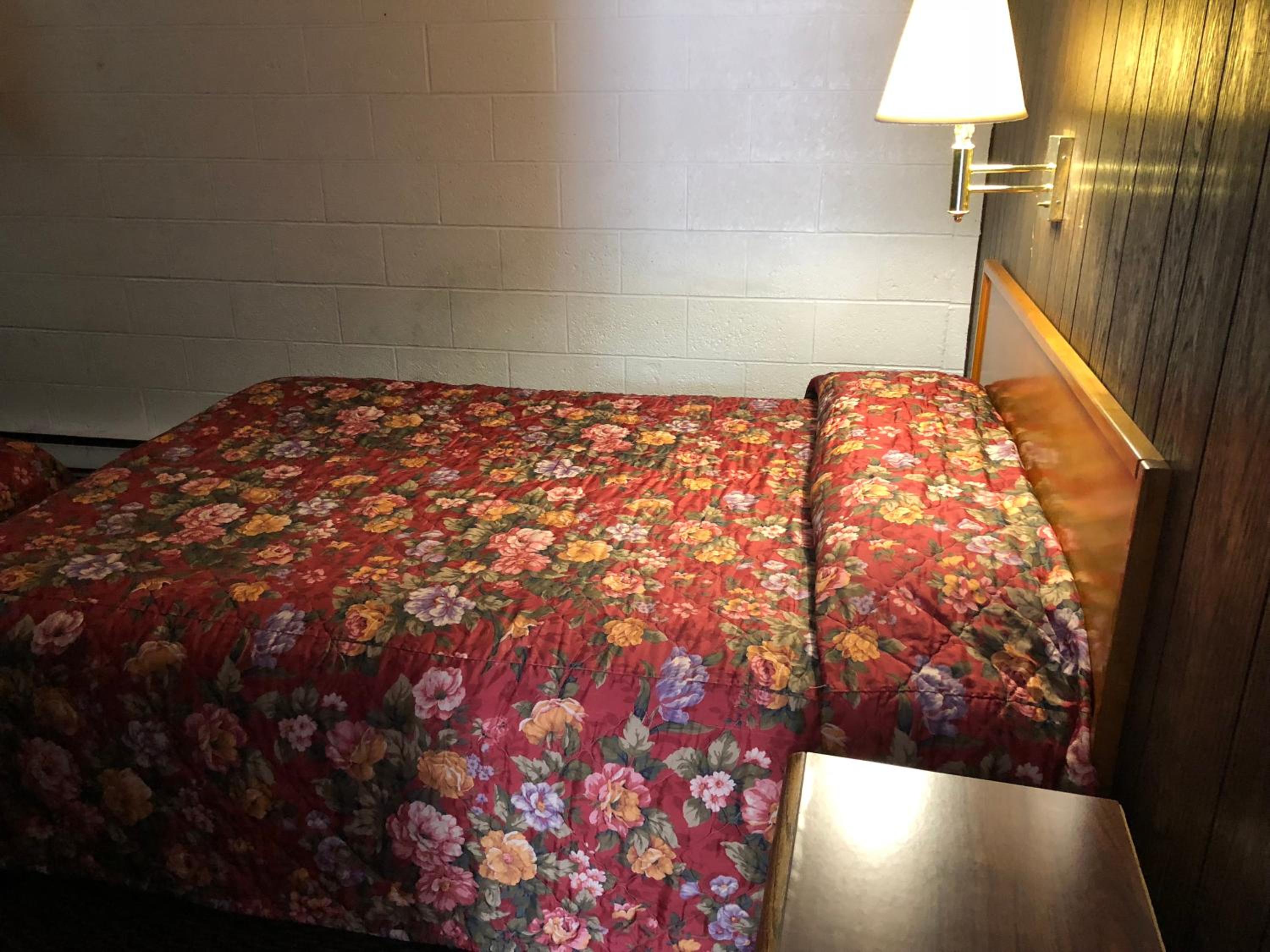 Sun 'n Snow Motel 20/50