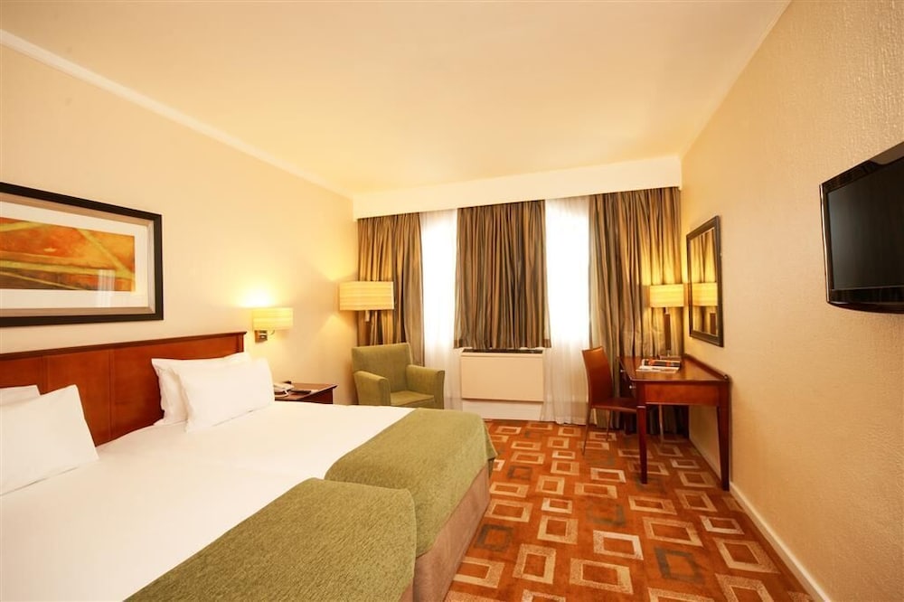 Garden Court Or Tambo International Airport 9/50