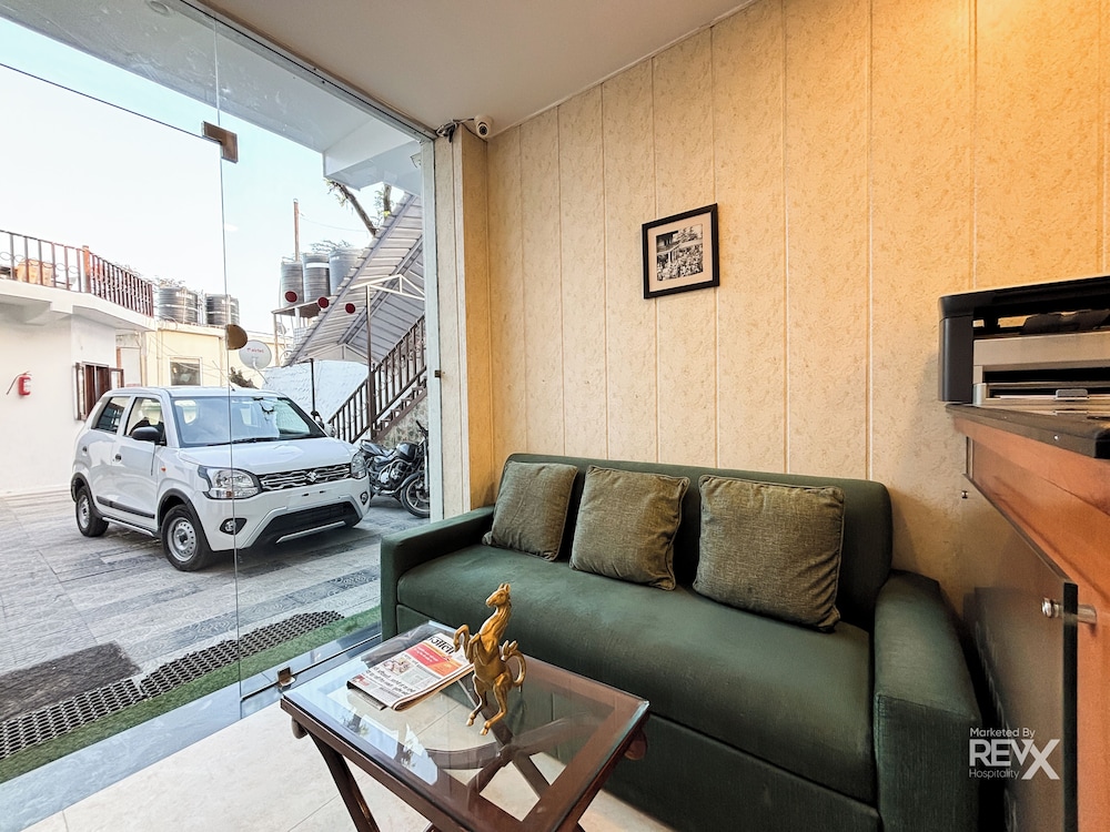 HOTEL SUNNY COT 28/55