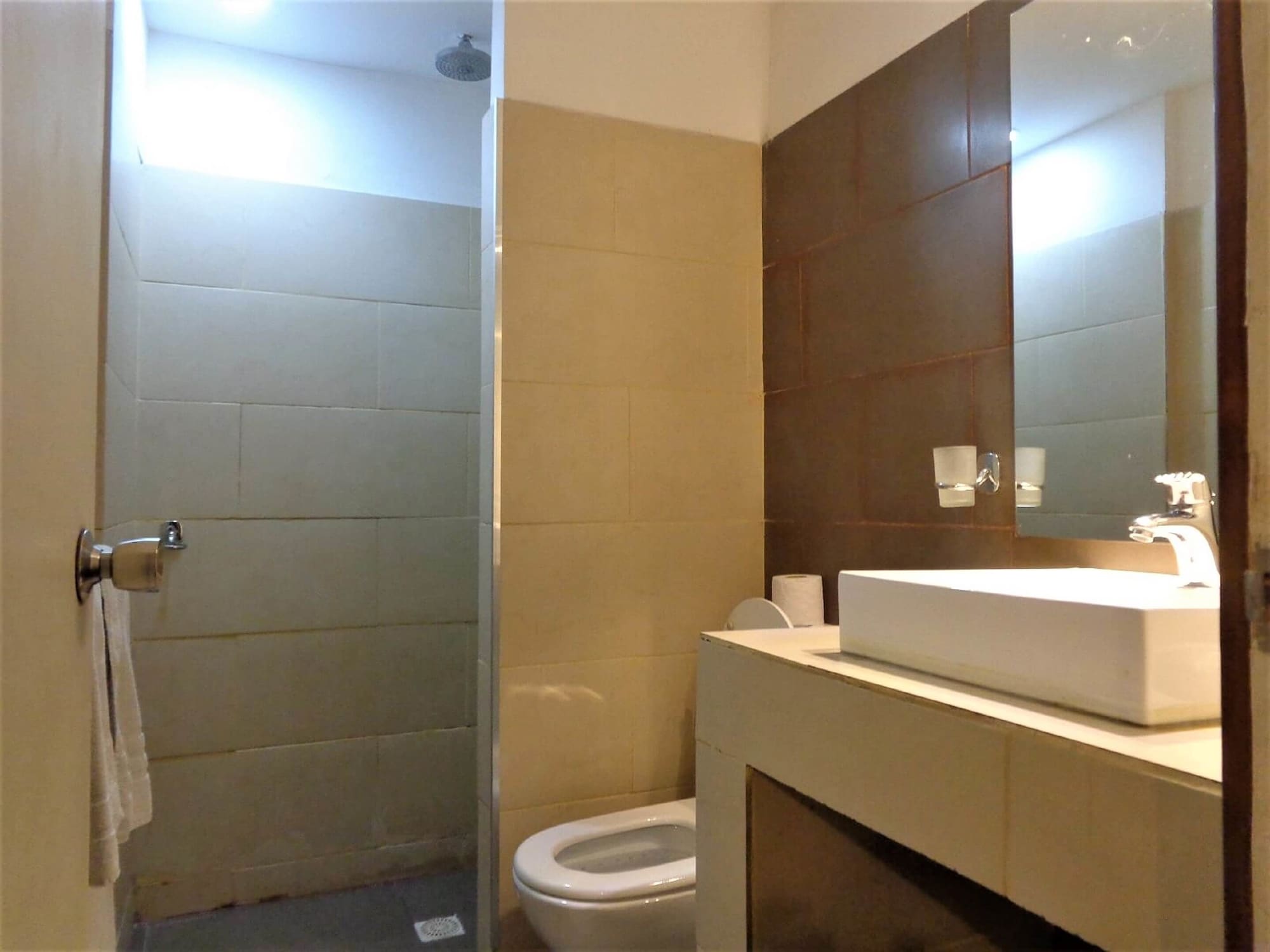 غرفة أساسية ثلاثية بسرير مزدوج وسرير فردي، Hotel Casablanca 8/10