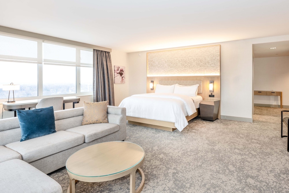 CLUB, STUDIO, KING BED, SOFA, CORNER