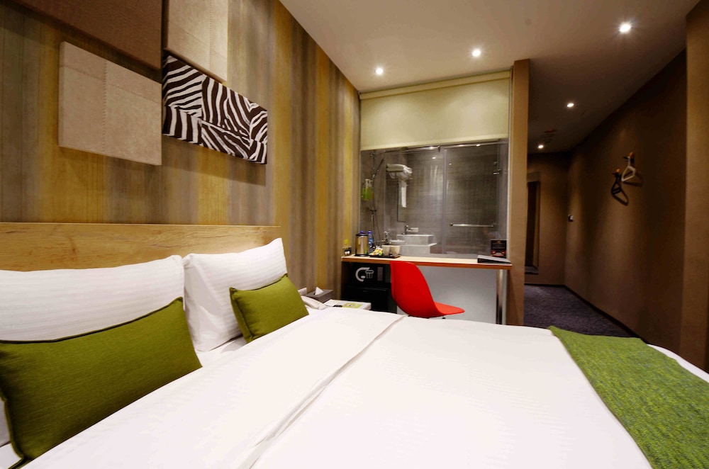 Ark Hotel 24/45