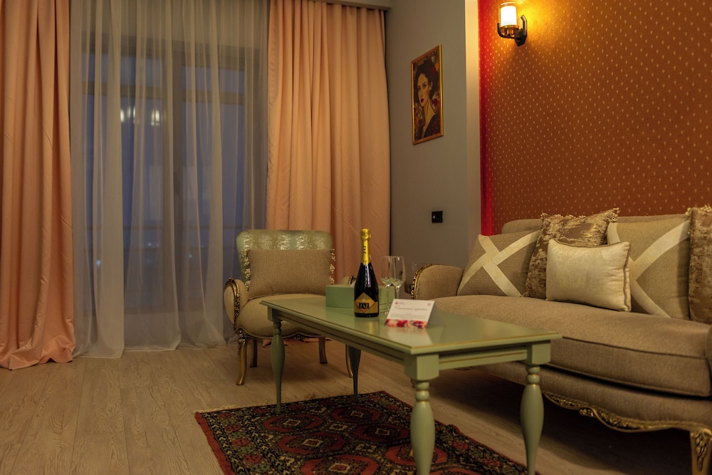 PHOENICIA EXPRESS HOTEL 28/49