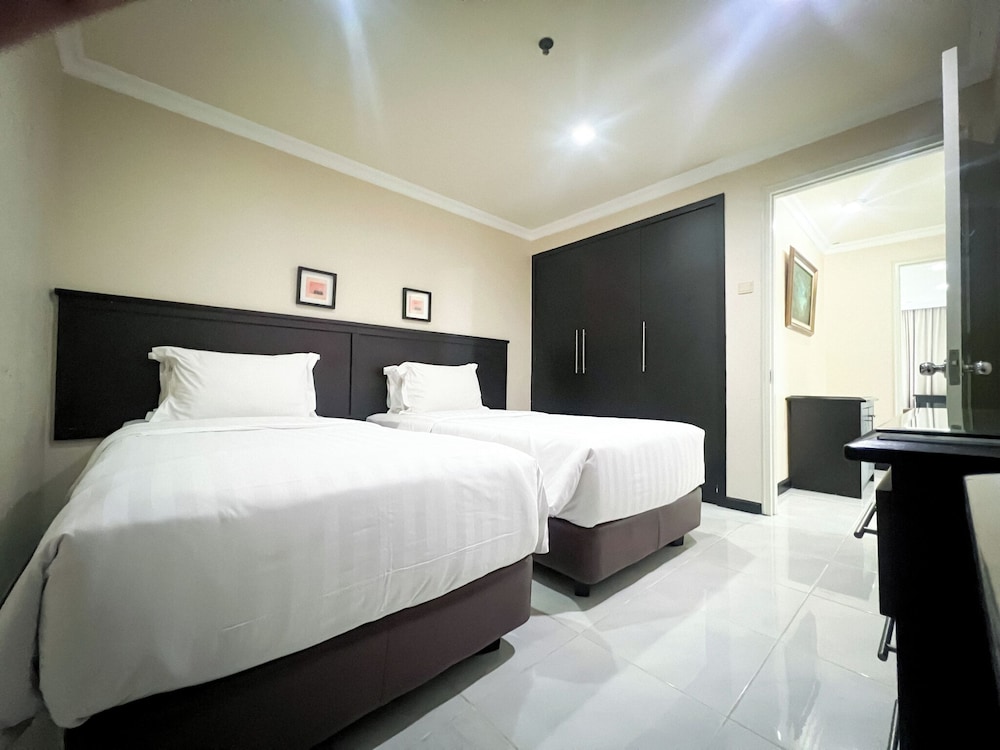 3 BEDROOMS, SUPERIOR, SUITE, KING BED, 1 QUEEN AND 1 SINGLE BED