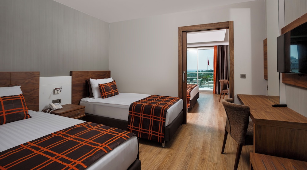 Side Sunport Hotel & Spa 10/50