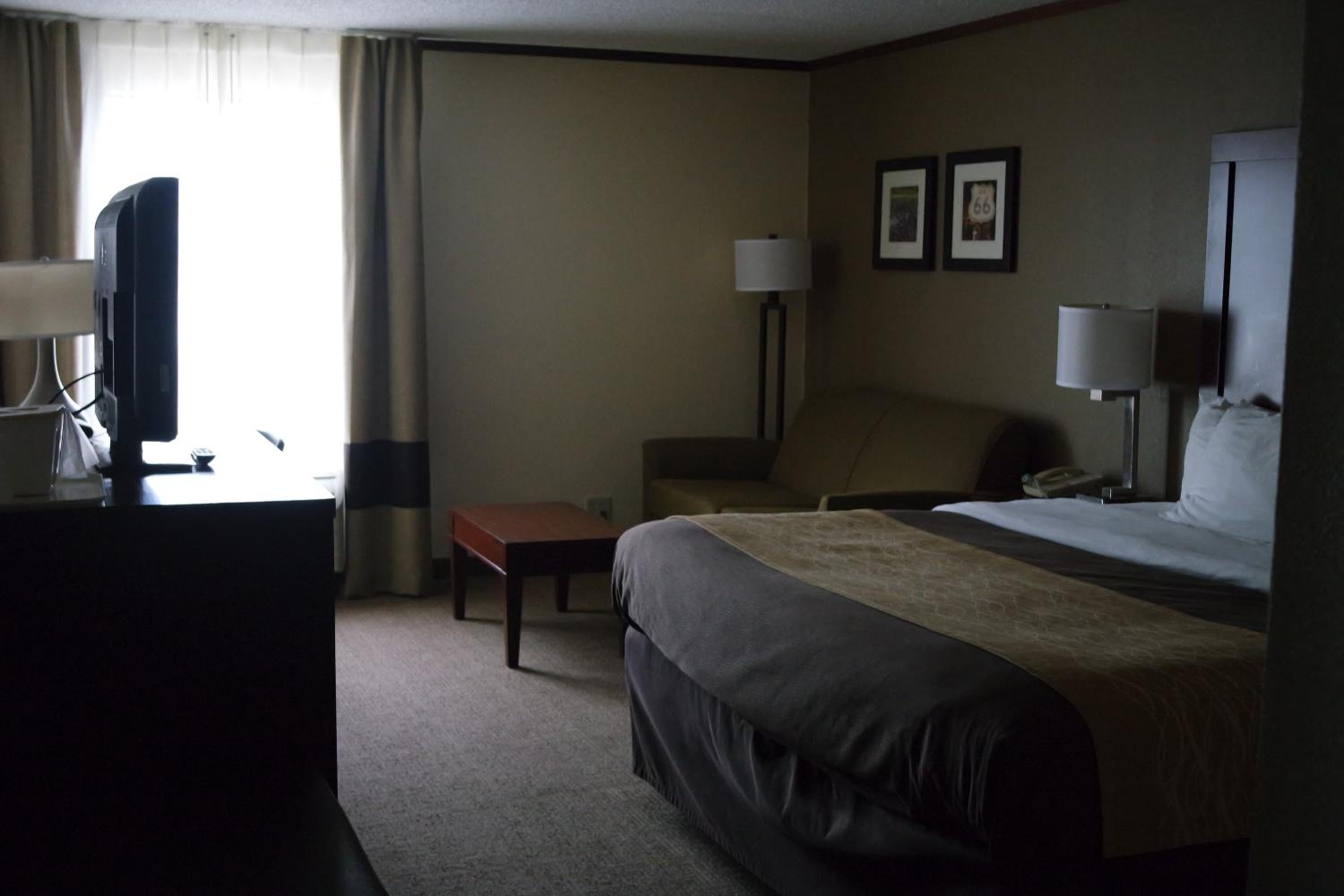 Efficiency, Suite, King Bed, Jetted Tub