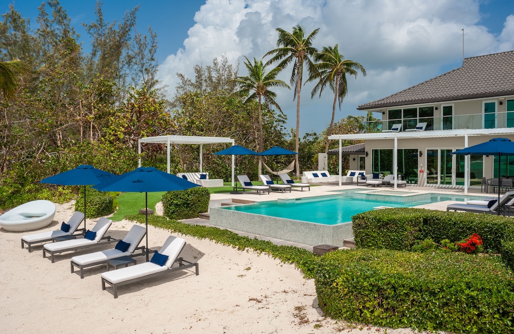 Black Urchin Boutique Resort 57/65