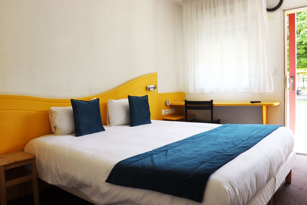Family Suite, 5 Beds, Street or Park View