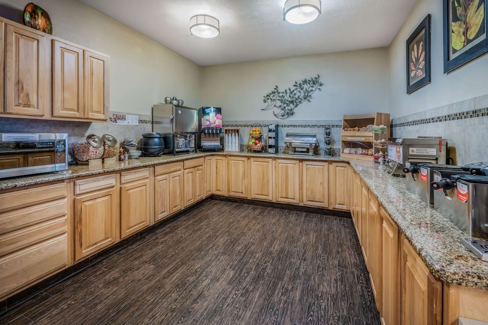 Best Western Plus Riverfront Hotel And Suites 31/37