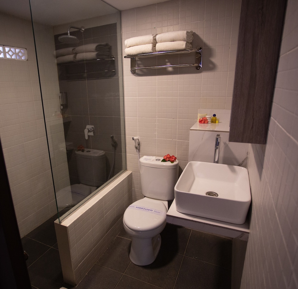 Royal Caravan Hotel and Outbond 14/58