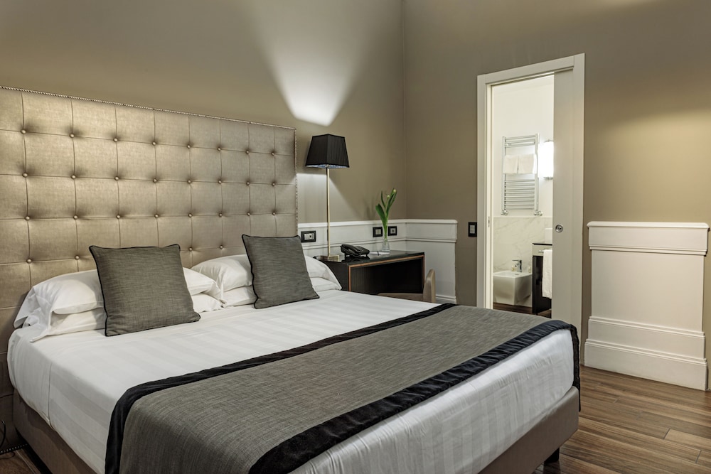 The Independent Suites 23/51