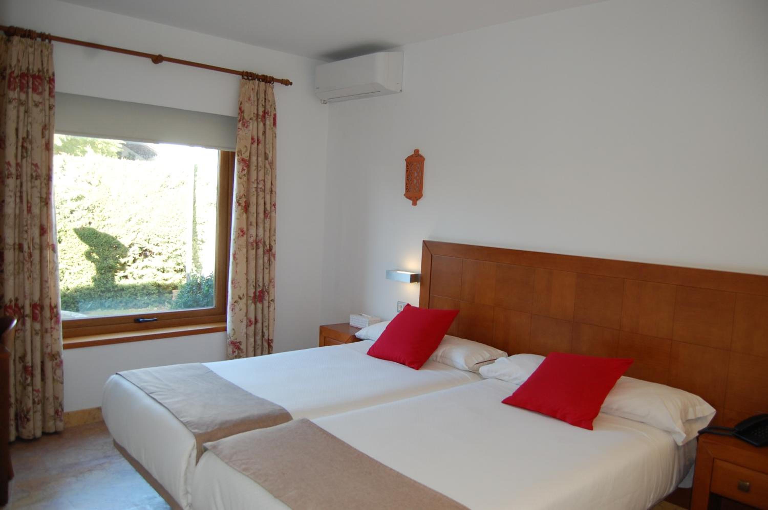 ROOM, TRIPLE