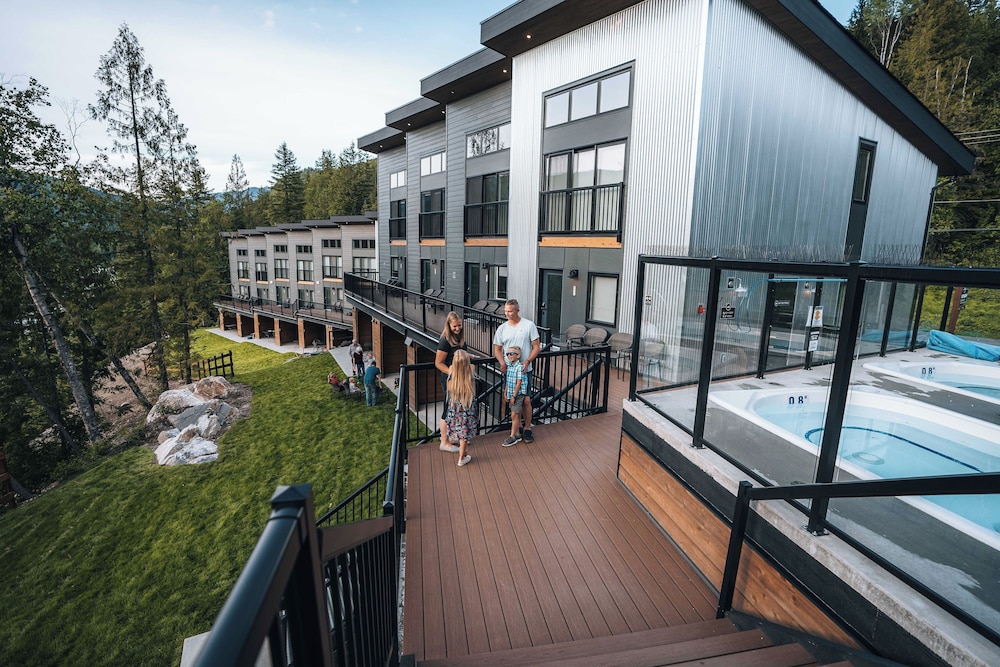 Basecamp Resorts Revelstoke 5/42