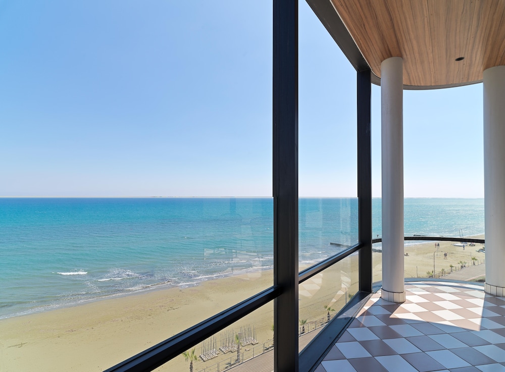 LIV Mackenzie Beach Suites 43/55