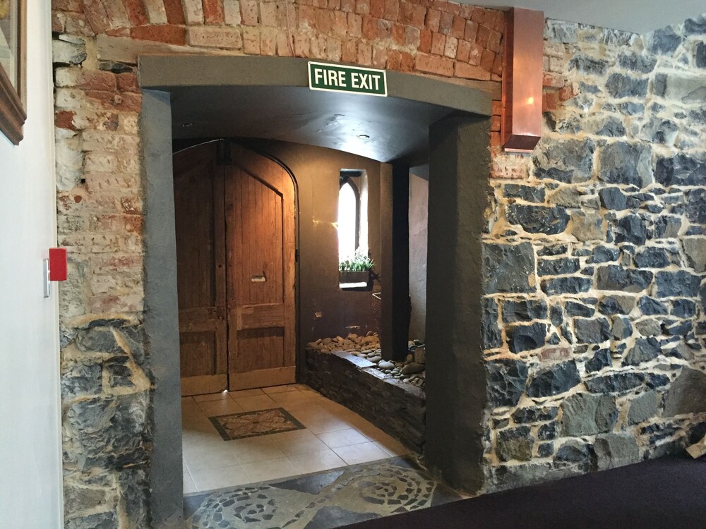 Chapel Apartments 14/23