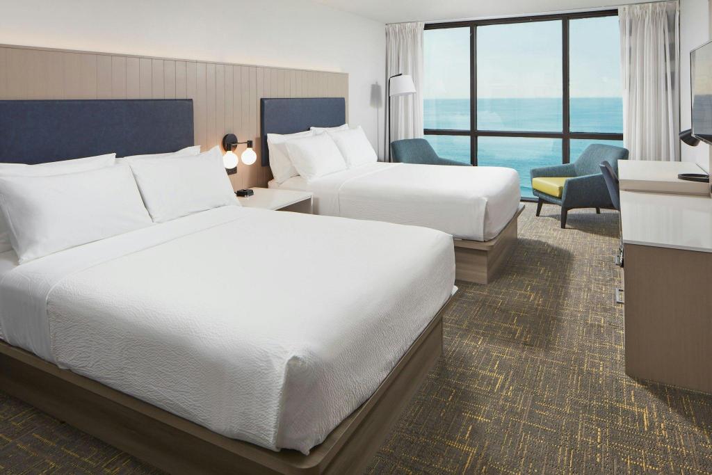 1 Bedroom, Suite, 2 Queen Beds, 2 Bathrooms, Sofa