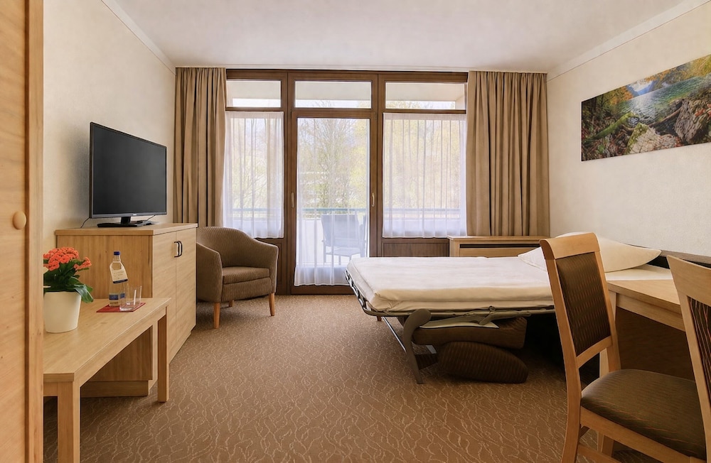 غرفة عائلية بسريرين منفصلين مع أريكة، Amber Hotel Bavaria 3/8