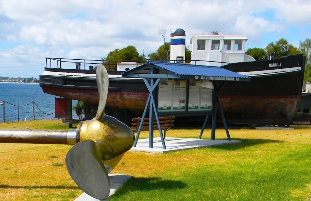 Limani Port Lincoln 28/46