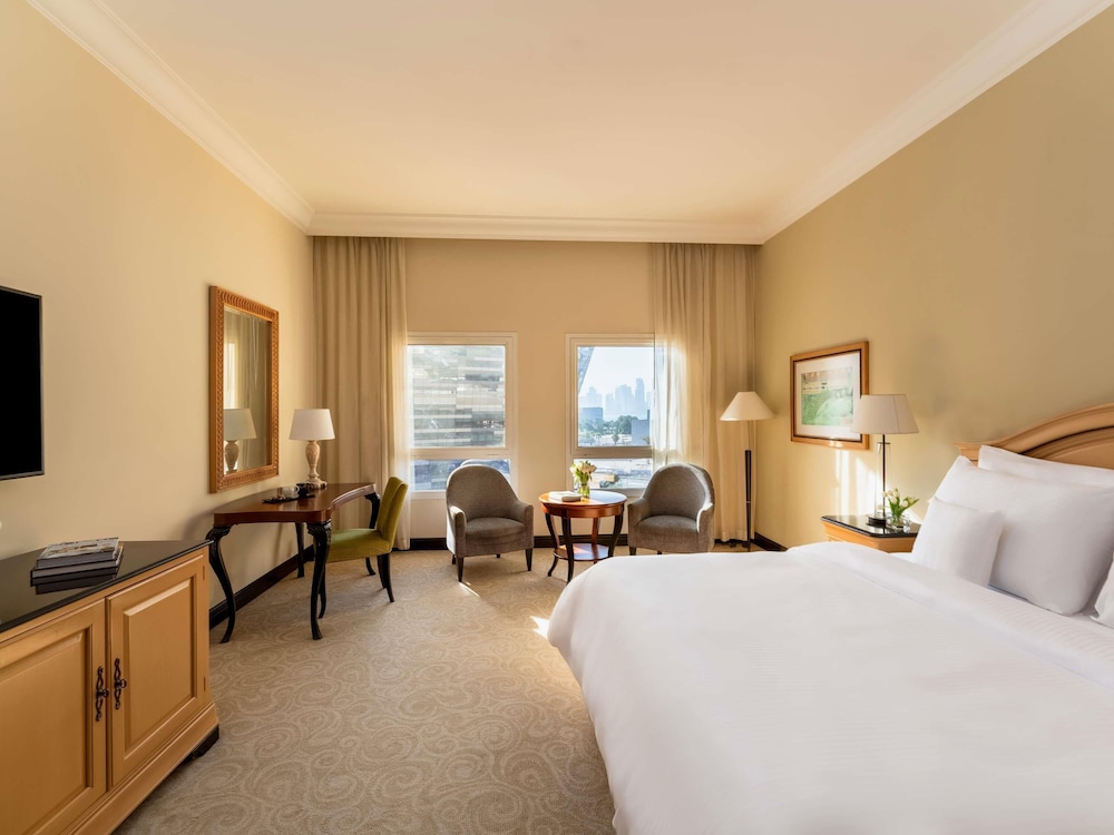 DELUXE, KING BED