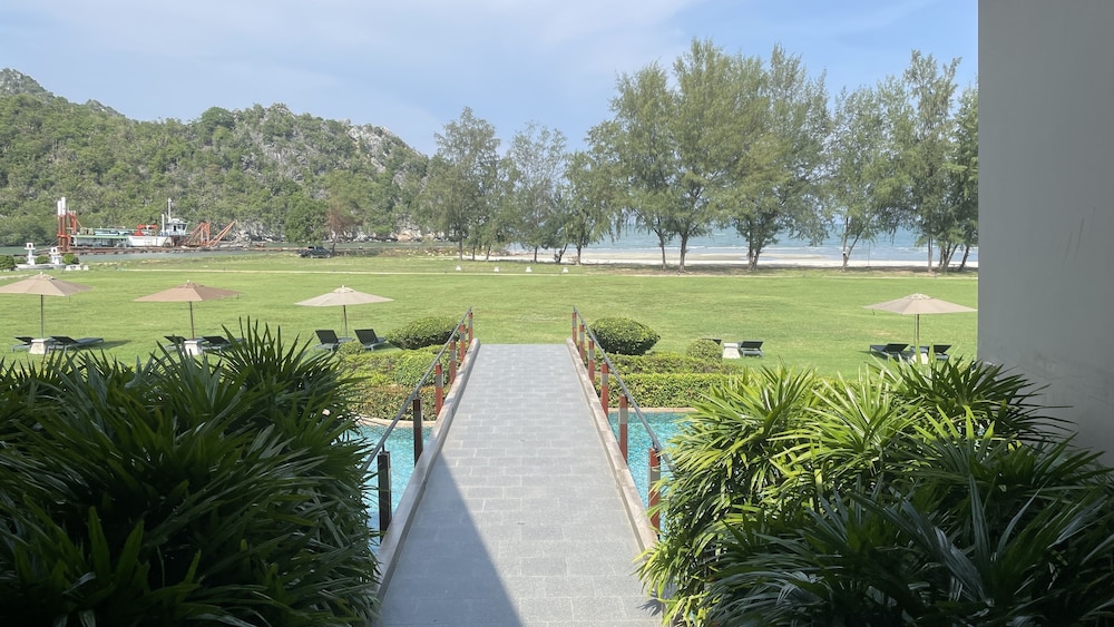 La Isla Pranburi Beach Resort 38/50