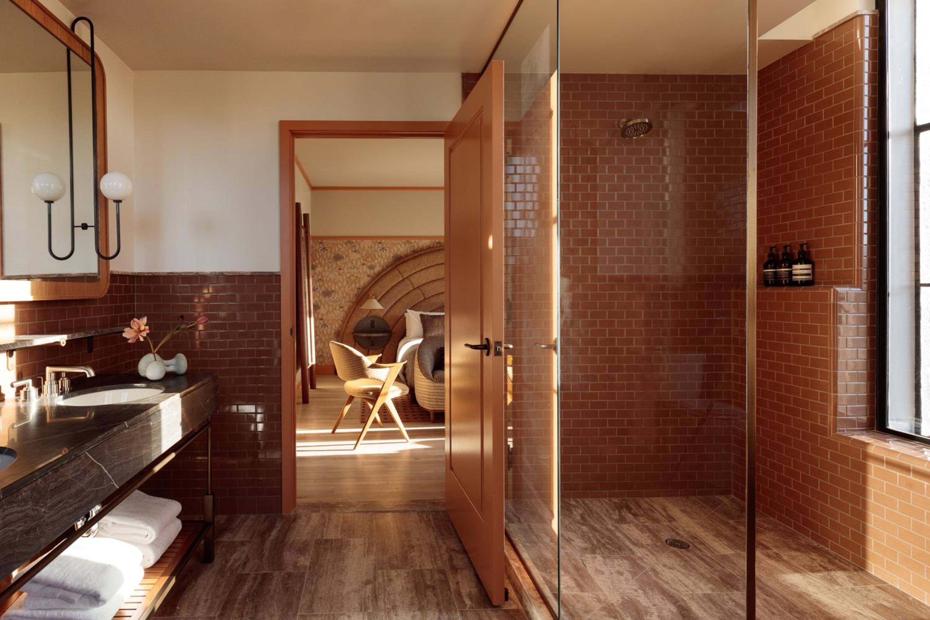 Landmark, Garden, Guest Room, King Bed, Terrace، Santa Monica Proper Hotel 4/4
