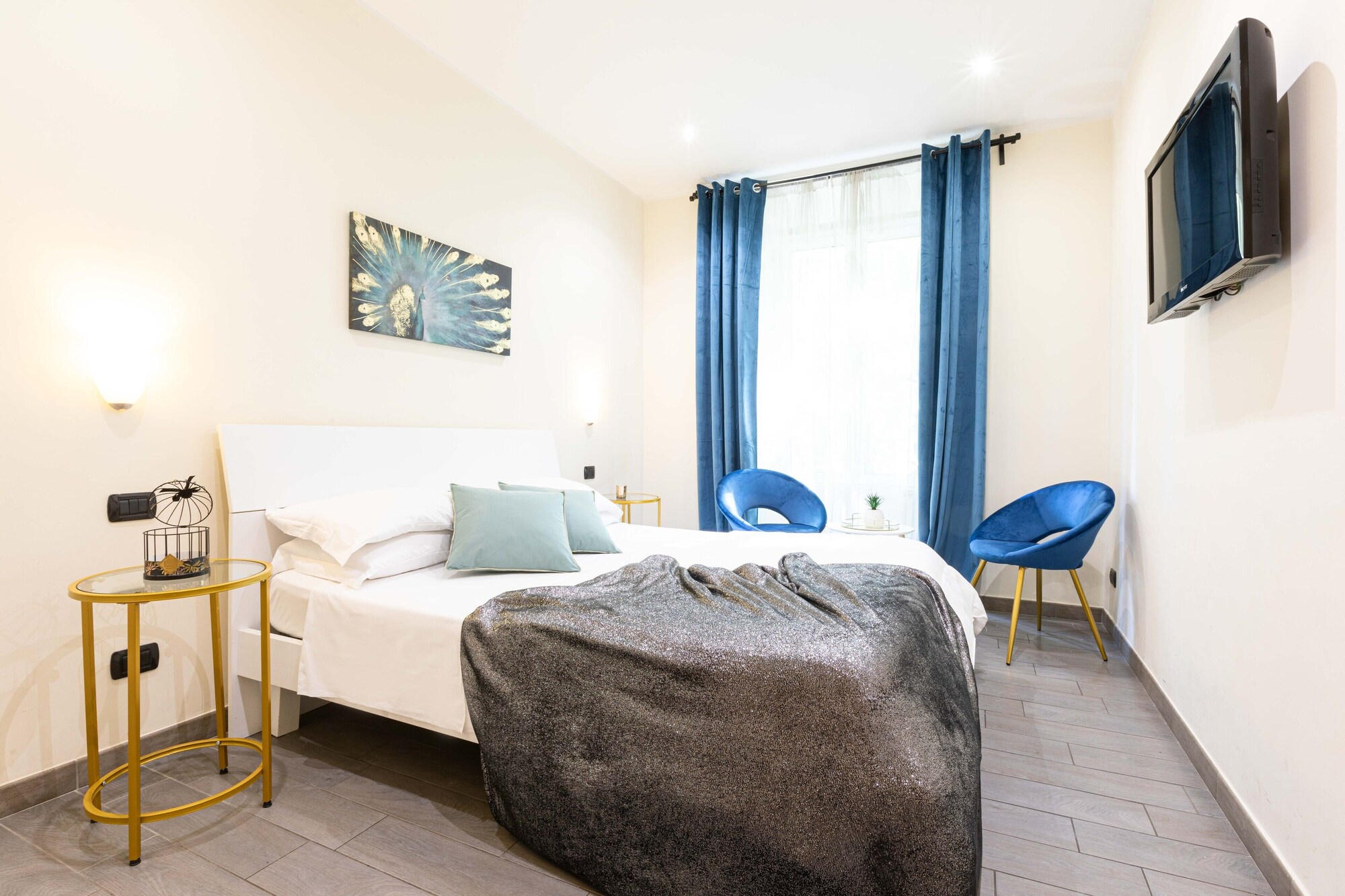 ROOM, DOUBLE BED