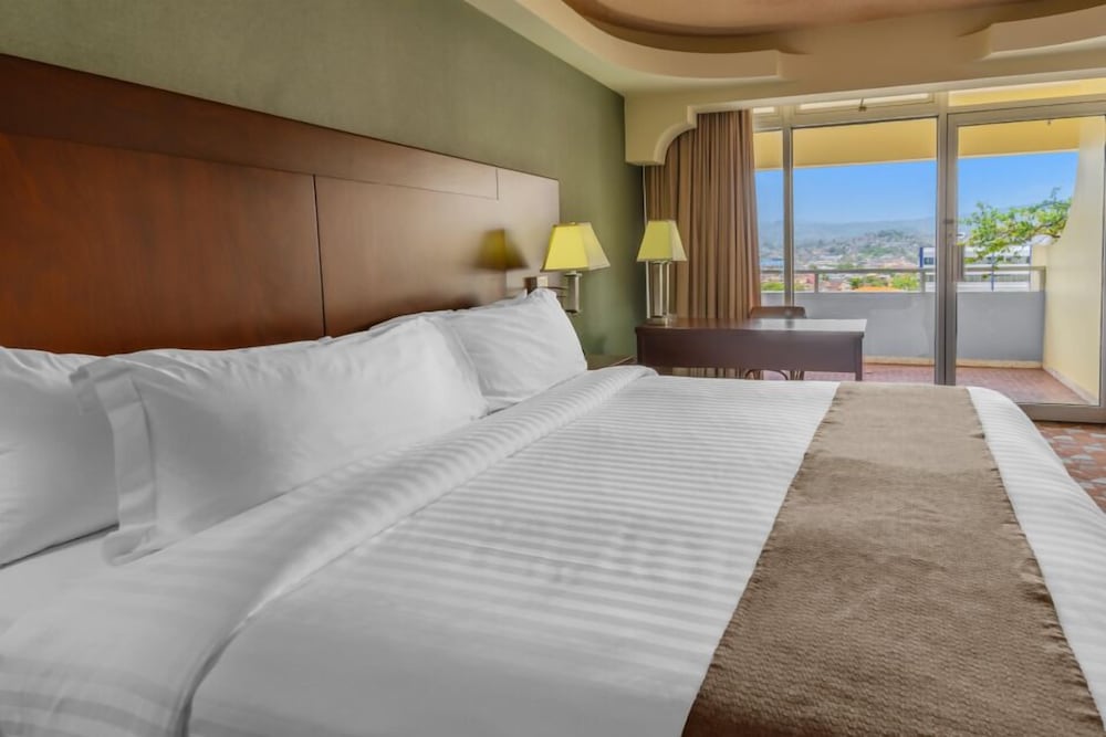 Room, King Bed, Balcony